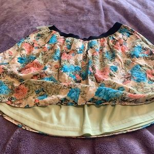 Adorable Mini/skater skirt.